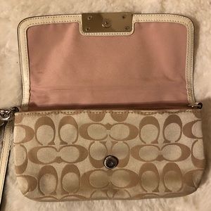 Coach Bags - Auth Coach Wristlet Coach Bags - Auth Coach Wristlet